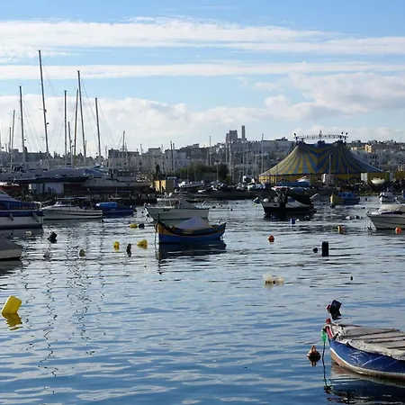 Maltese Stone 100mt From Sea - Happy Sliema